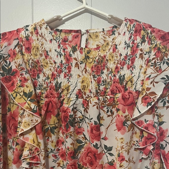 Chic Floral Ruffle Blouse - Picture 4 of 9